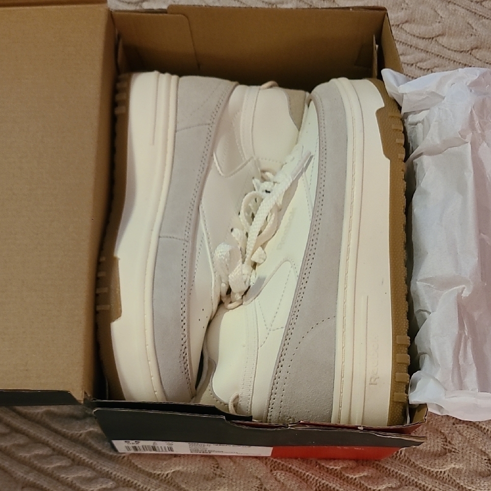 Reebok Women's Lace Up Boots - Cream and Tan